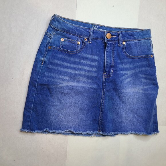 No Boundaries Women’s Size 11 Denim Skirt Blue Jean Mini Raw Hem Mid Rise - Picture 1 of 3